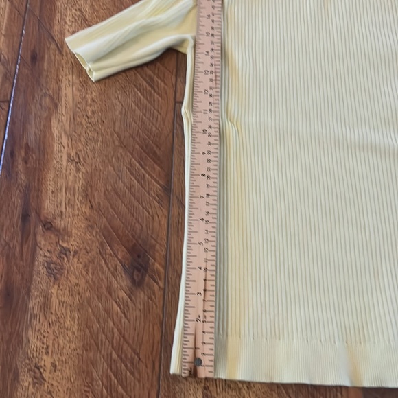 Judith & Charles Yellow Short Sleeve Ribbed Sweater Medium - Picture 5 of 11